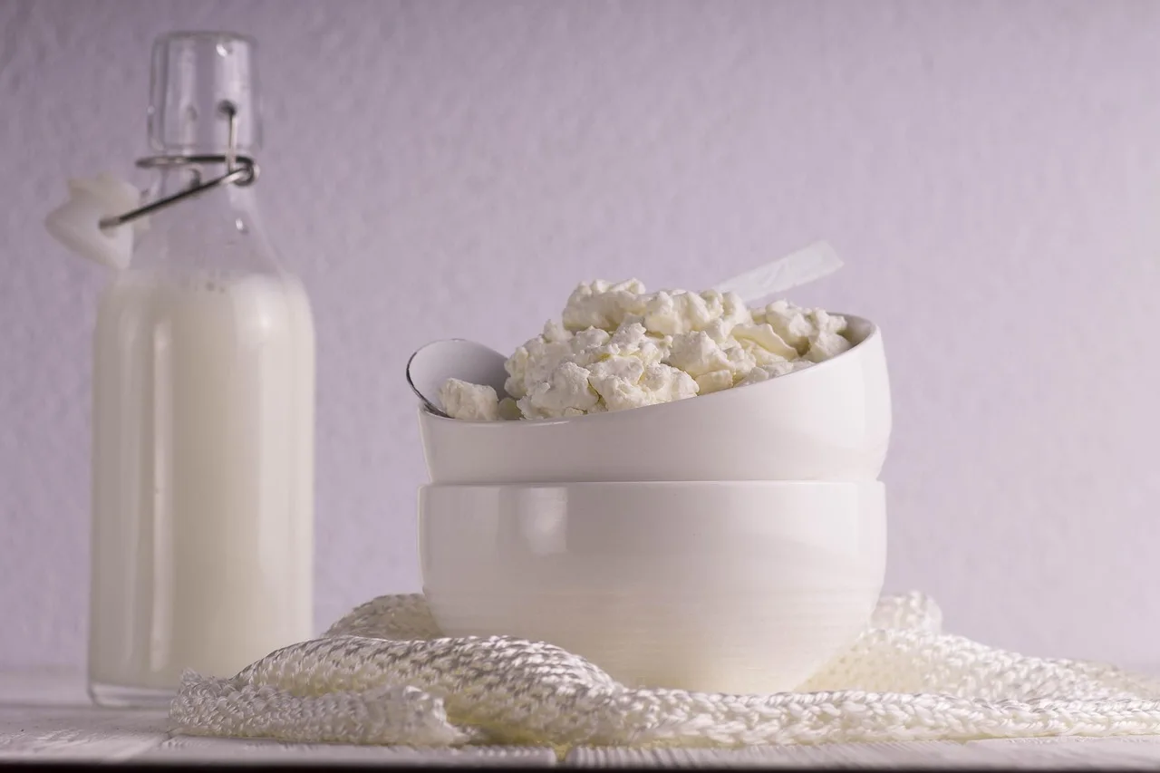 Bere kefir dopo cena: il trucco che pochi conoscono per un intestino sano
